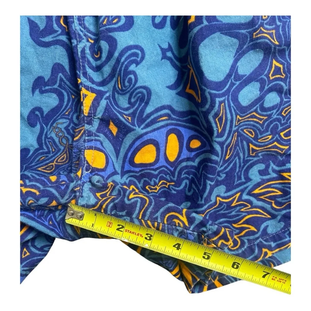Vintage 90s Gotcha swim trunks Size 30-32